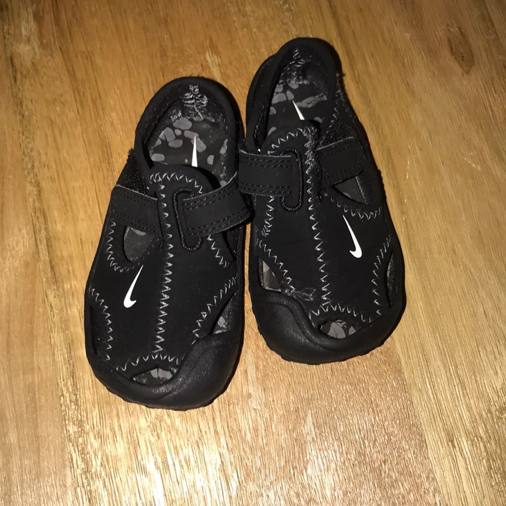 Baby Nike Sandals. #SUMMERTIME Size 5C